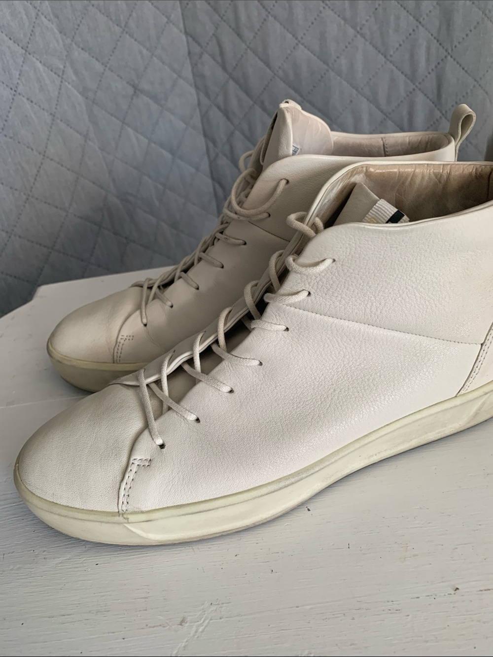 #105 Echo Cream High-Top Sneakers